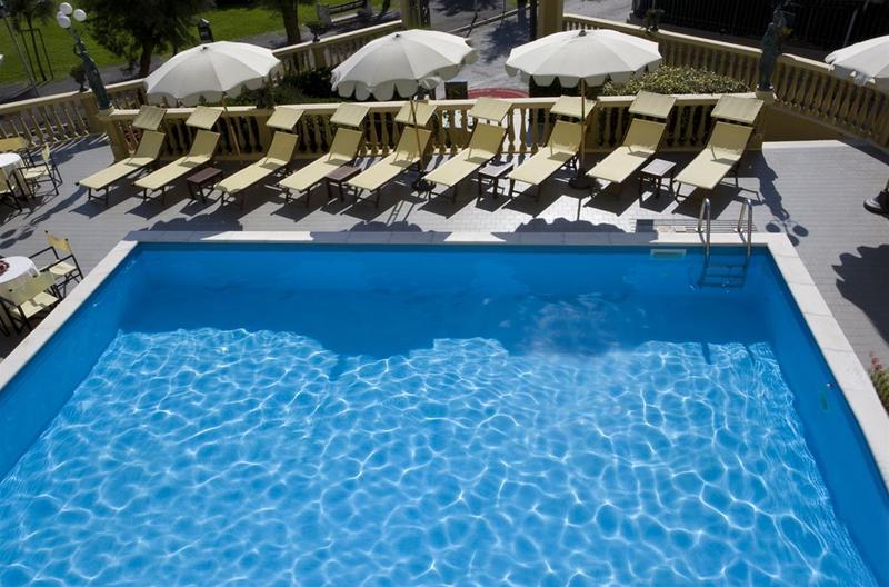 Hotel Vittoria Riccione Exterior foto