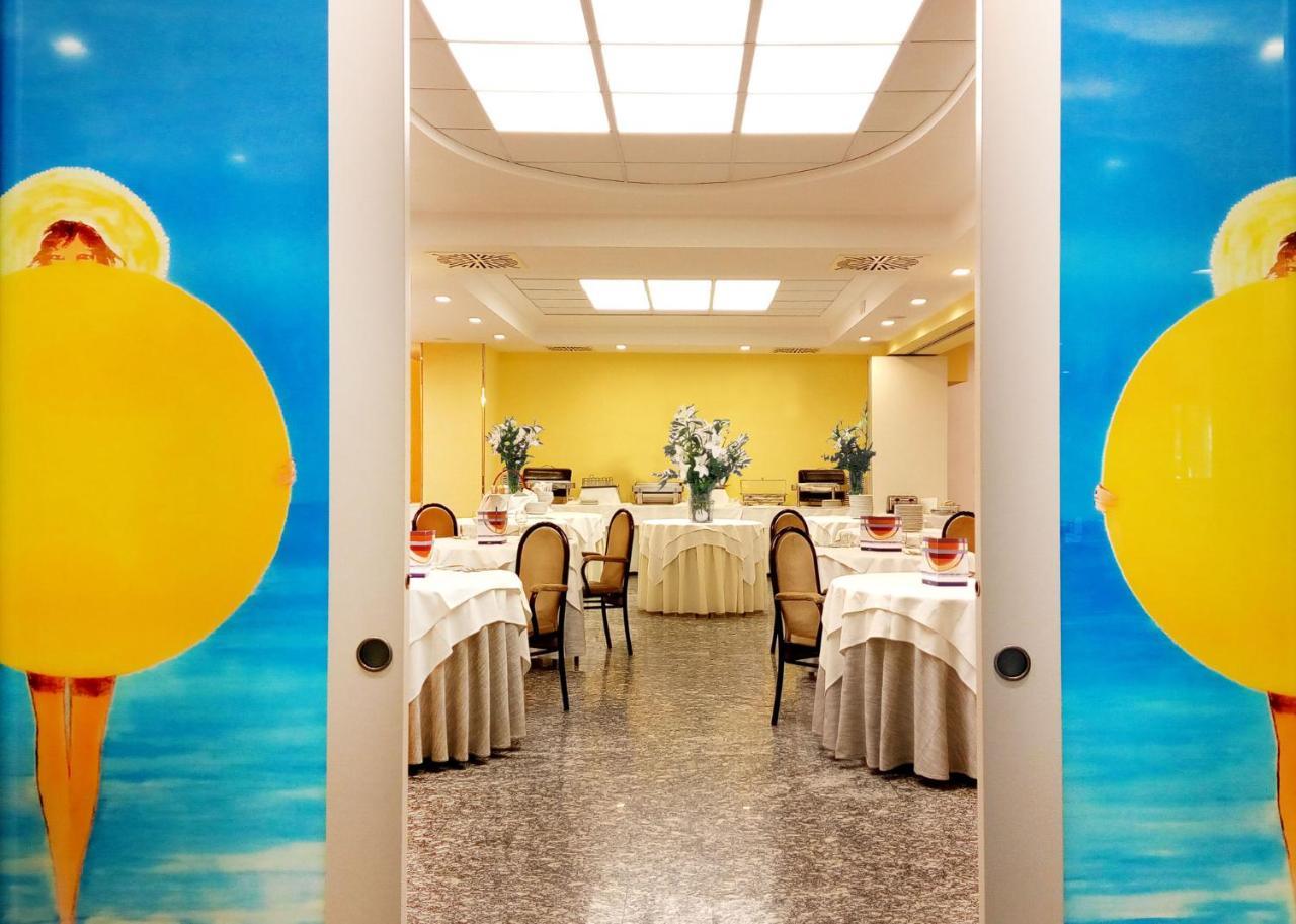Hotel Vittoria Riccione Exterior foto